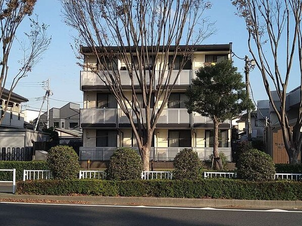 レオパレスSANYAの物件外観写真